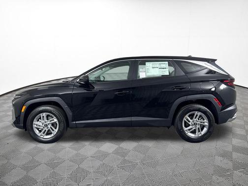 Phantom Black 2026 Hyundai TUCSON SE
