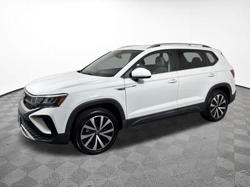 Pure White 2022 Volkswagen Taos 1.5T SE