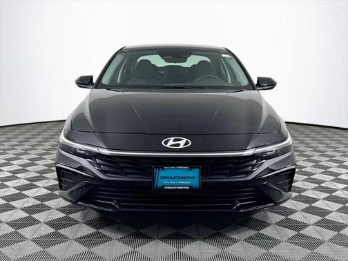 2025 Hyundai ELANTRA SE
