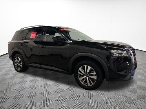 Super Black 2025 Nissan Pathfinder SL 4WD