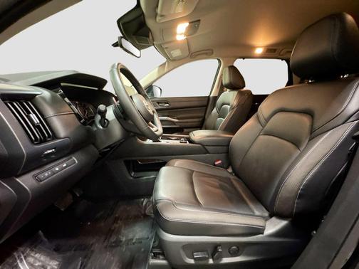 Super Black 2025 Nissan Pathfinder SL 4WD