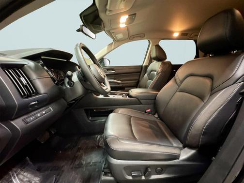 Super Black 2025 Nissan Pathfinder SL 4WD