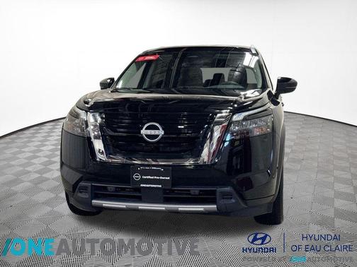Super Black 2025 Nissan Pathfinder SL 4WD