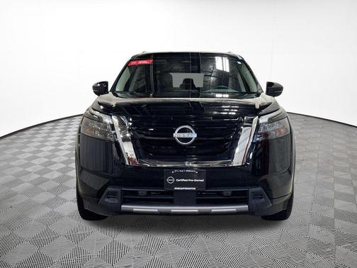 Super Black 2025 Nissan Pathfinder SL 4WD