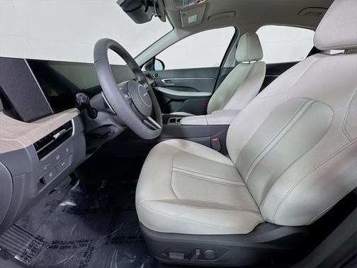 2025 Hyundai SONATA Hybrid SE