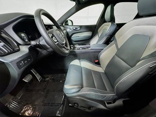 2022 Volvo XC60 Recharge Plug-In Hybrid T8 R-Design