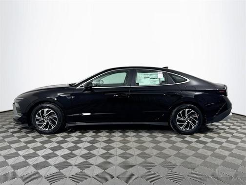2026 Hyundai SONATA Hybrid Base