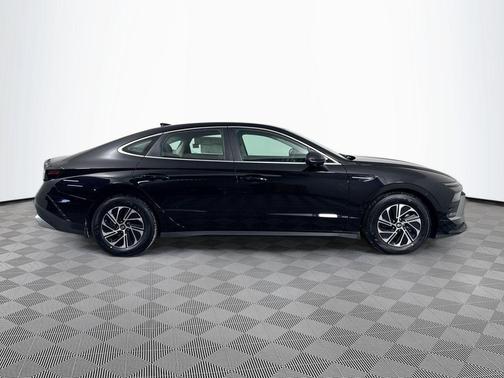 2026 Hyundai SONATA Hybrid Base