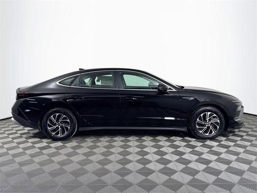 2026 Hyundai SONATA Hybrid Base