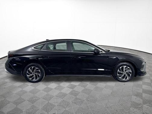 Abyss Black 2026 Hyundai SONATA Hybrid Base