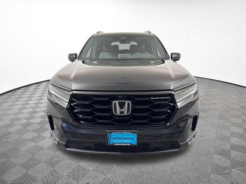 Crystal Black Pearl 2025 Honda Pilot Black Edition