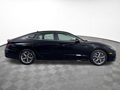 Phantom Black 2022 Hyundai SONATA SEL