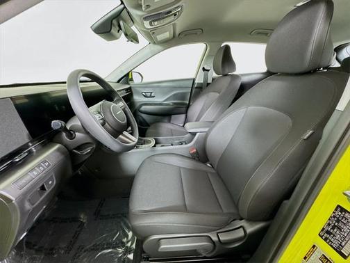 2025 Hyundai KONA SE