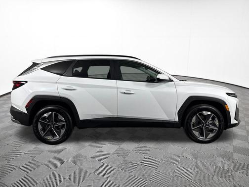 White Pearl 2026 Hyundai TUCSON Hybrid SEL