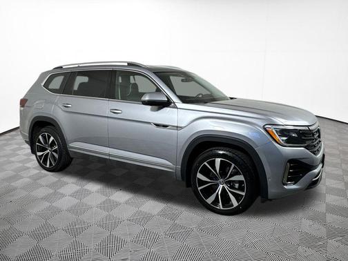 Silver Mist Metallic 2024 Volkswagen Atlas 2.0T SEL Premium R-Line 4MOTION