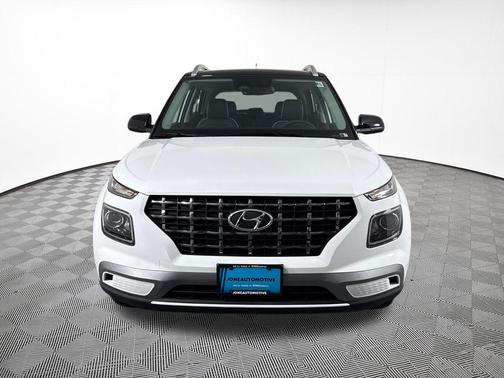 Lunar 2026 Hyundai VENUE SEL w/Two-Tone Roof