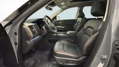 Solid Gray/Super Black 2023 Nissan Pathfinder Platinum 4WD