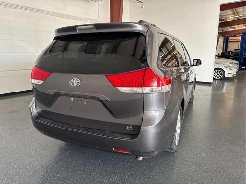 2012 Toyota Sienna LE