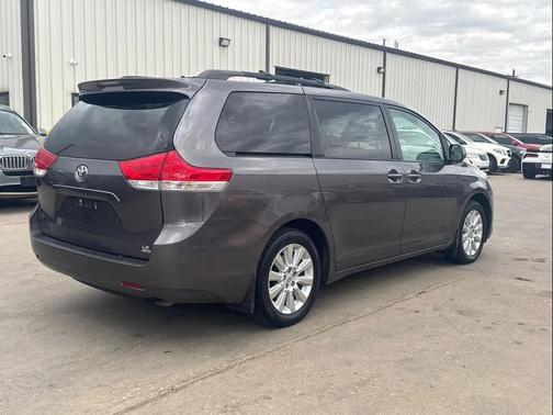 2012 Toyota Sienna LE