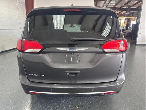 2018 Chrysler Pacifica Touring-L