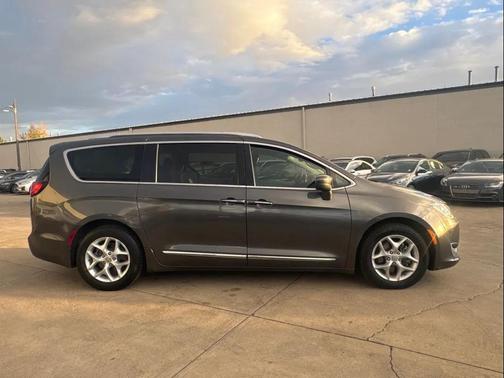 2018 Chrysler Pacifica Touring-L