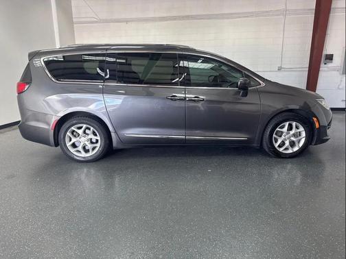 2018 Chrysler Pacifica Touring-L