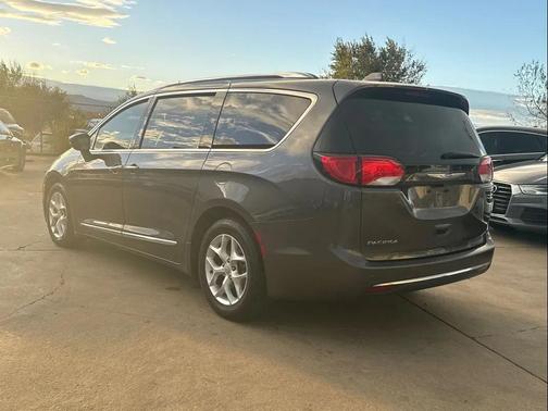 2018 Chrysler Pacifica Touring-L
