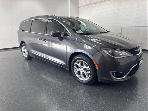 2018 Chrysler Pacifica Touring-L