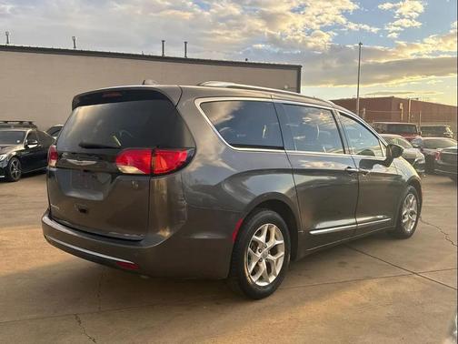2018 Chrysler Pacifica Touring-L