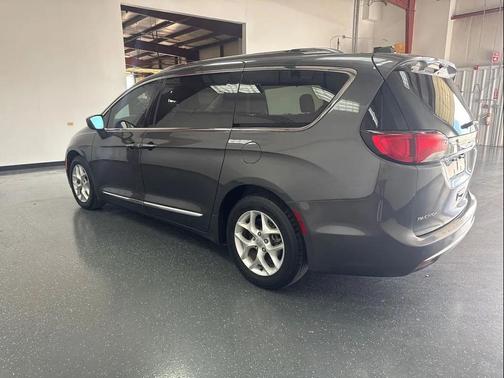 2018 Chrysler Pacifica Touring-L