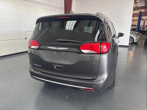 2018 Chrysler Pacifica Touring-L