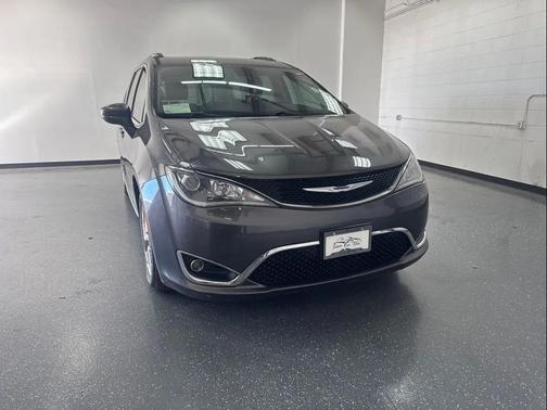2018 Chrysler Pacifica Touring-L
