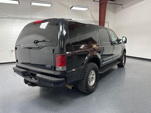 Photo 4 of 19 of 2005 Ford Excursion Limited