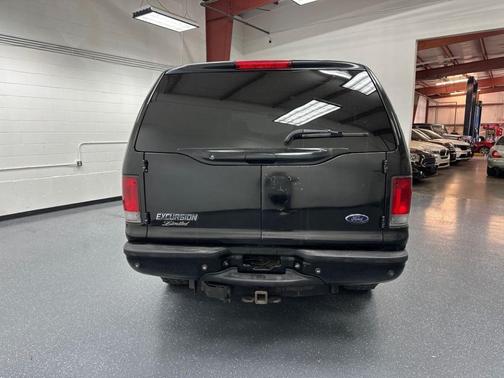 Photo 5 of 19 of 2005 Ford Excursion Limited