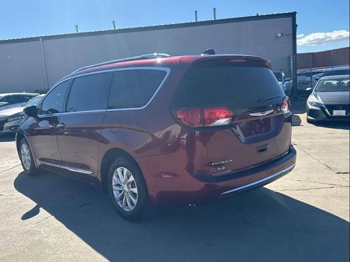 2018 Chrysler Pacifica Touring-L