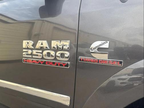 2018 RAM 2500 Laramie Crew Cab 4x4 6'4' Box