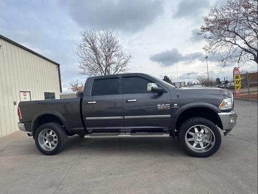 2018 RAM 2500 Laramie Crew Cab 4x4 6'4' Box