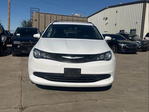 2020 Chrysler Voyager LXI