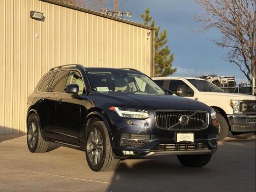 2016 Volvo XC90 T6 Momentum