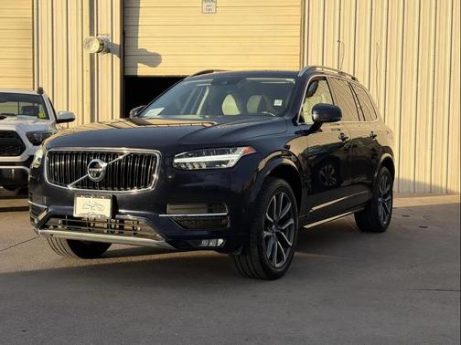 2016 Volvo XC90 T6 Momentum