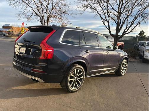 2016 Volvo XC90 T6 Momentum