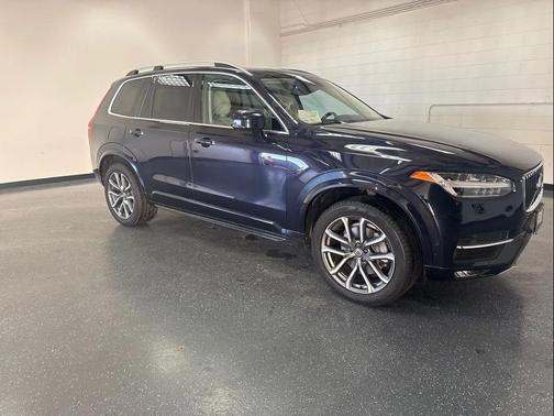 2016 Volvo XC90 T6 Momentum