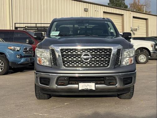 2018 Nissan Titan SV