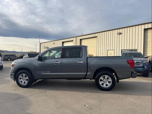 2018 Nissan Titan SV