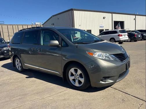 2011 Toyota Sienna LE