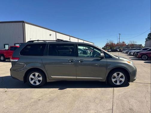 2011 Toyota Sienna LE