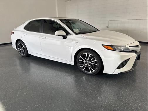 2018 Toyota Camry Hybrid SE