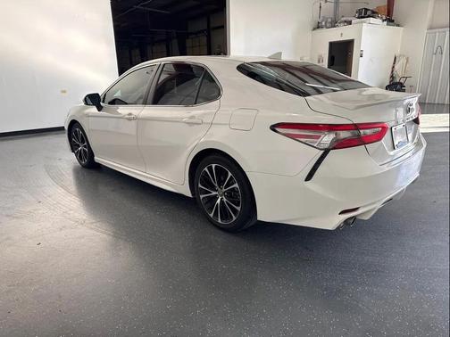 2018 Toyota Camry Hybrid SE