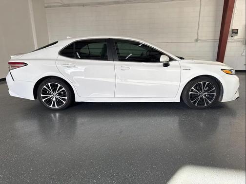 2018 Toyota Camry Hybrid SE