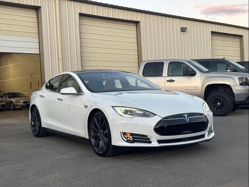 2015 Tesla Model S 85D